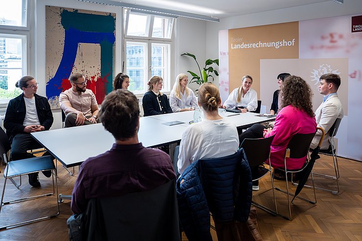 © Landtagsdirektion/Christanell Studierende zu Gast am LRH Tirol