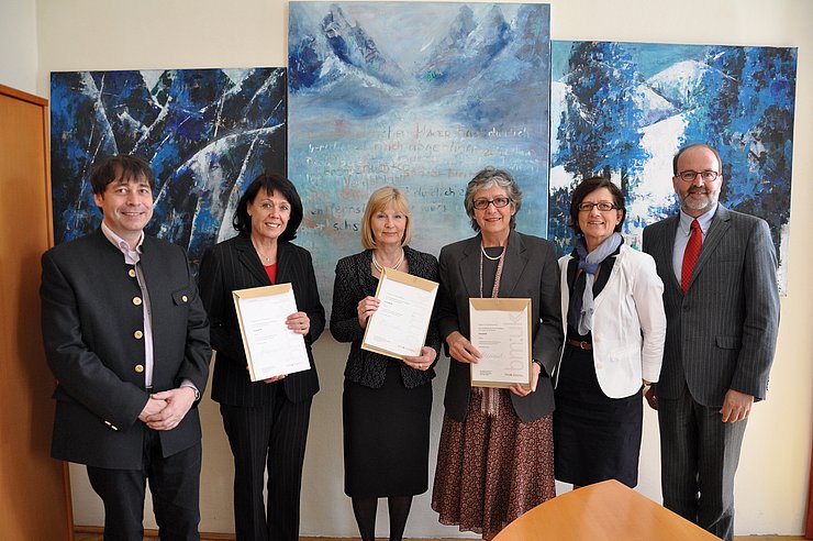 Schulamtsleiter Dietmar Bartl, VOL Friederike Schauer, VOL Evelyne Arledter-Krendl, HOL Monika Colle, Bezirksschulinspektorin Margarethe Egger, Bezirkshauptmann Dr. Christian Bidner