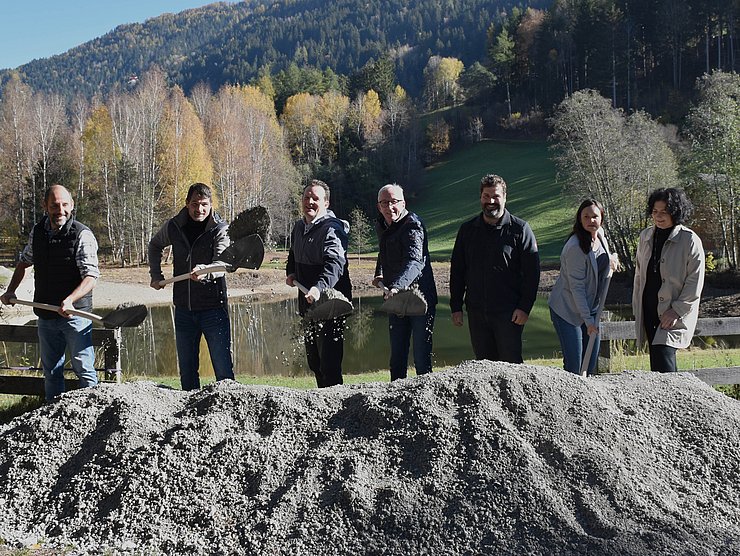 Gruppenfoto beim Spatenstich