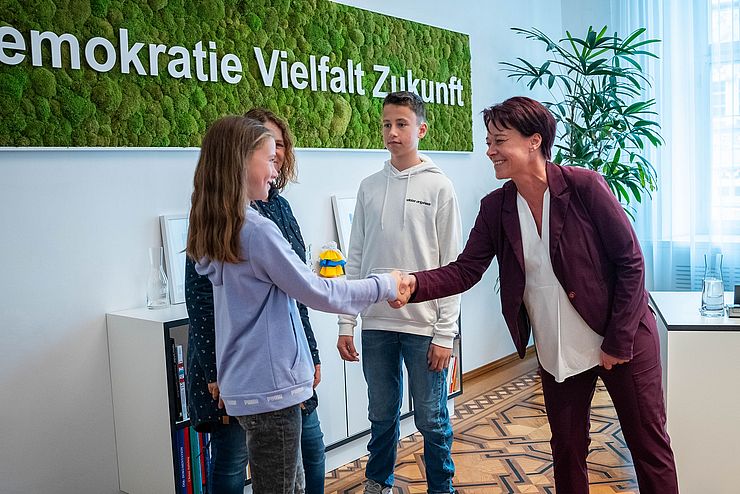 Landtagspräsidentin Sonja Ledl-Rossmann begrüßte ebenfalls viele BesucherInnen im Tiroler Landtag.