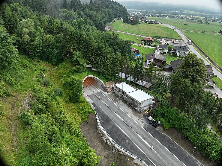 Luftaufnahme des Südportals des Brettfalltunnels