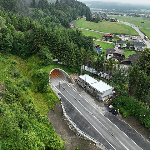 Luftaufnahme des Südportals des Brettfalltunnels