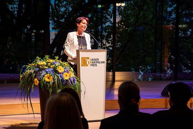Landtagspräsidentin Sonja Ledl-Rossmann bei ihrer Festrede