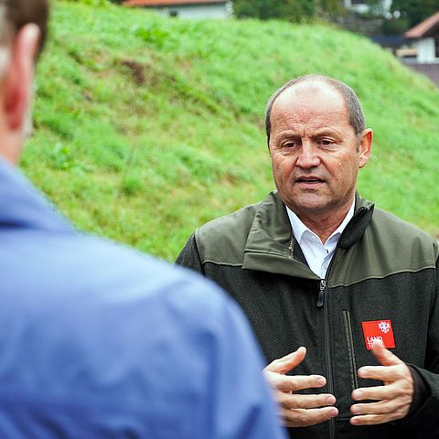 Lebensversicherung Schutzwald: Nach Schadholzaufarbeitung Wiederaufforstung und Pflege im Fokus