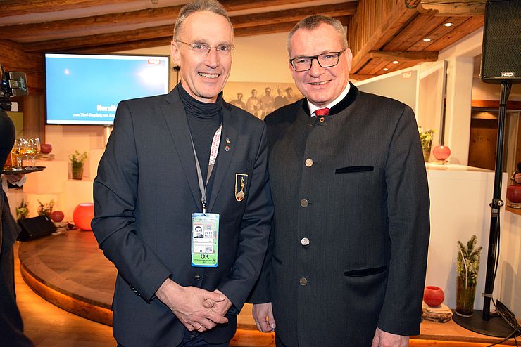 LR Johannes Tratter freute sich mit dem Präsidenten des Kitzbüheler Skiclubs Michael Huber über den gelungenen Empfang des Landes.