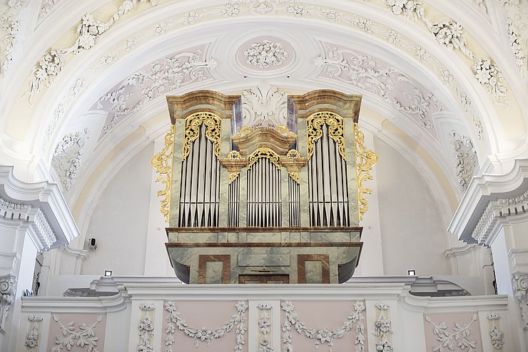 © Tiroler Landtag/Berger Auf der renovierten Orgel der Georgskapelle werden regelmäßig Konzerte gespielt.