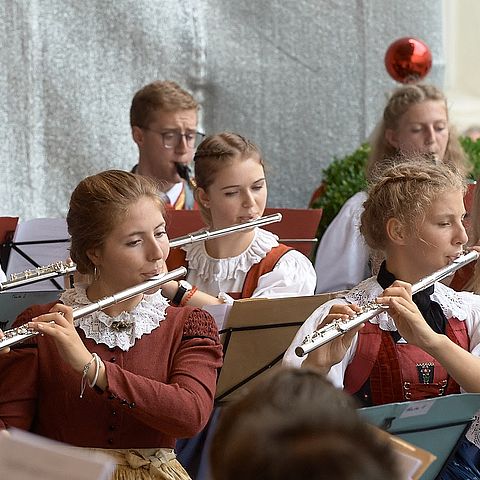 Archivbild 2019: Die jungen MusikerInnen zeigen ihr Können beim Abschluss des Euregio Music Camps im Rahmen der Promenadenkonzerte in Innsbruck. 