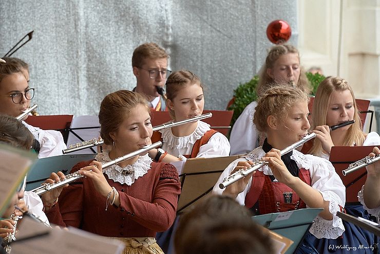 Archivbild 2019: Die jungen MusikerInnen zeigen ihr Können beim Abschluss des Euregio Music Camps im Rahmen der Promenadenkonzerte in Innsbruck. 