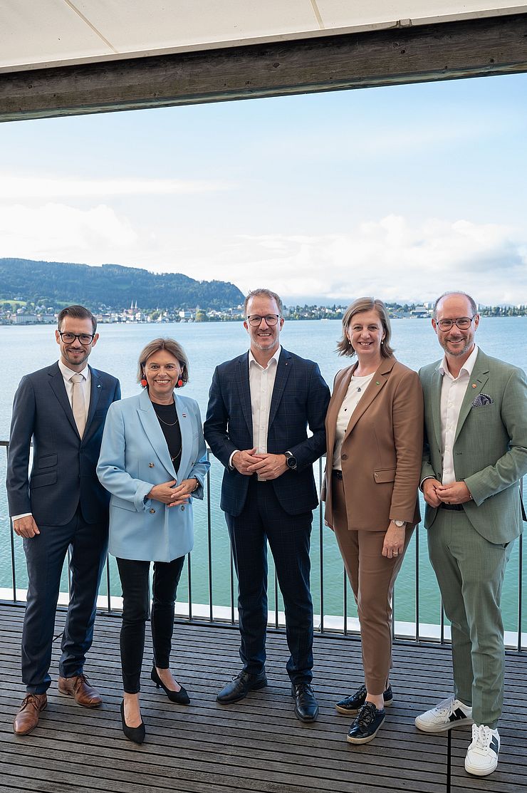 (v.li.) LR Sebastian Schuschnig (Kärnten), Staatssekretärin Susanne Kraus-Winkler, LR Christian Gantner (Vorarlberg), LRin Barbara Eibinger-Miedl (Steiermark) und Tirols Tourismuslandesrat Mario Gerber. 