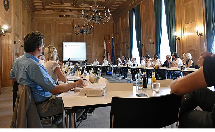 Beim Diskussionsforum im Landhaus in Innsbruck wurden aktuelle Handlungsfelder für eine zukünftig optimierte Flächennutzung diskutiert.