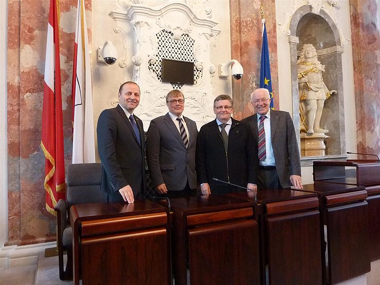 BU: v.l. LH-Stv Josef Geisler, Stadtamtsdirektor Sakari Trög, Bürgermeister Matti Ansala, LTP Herwig van Staa
