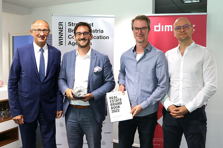 LR Mattle gratuliert dem Team zur Auszeichnung als  ‚Stärkste Kommunikationsagentur Österreichs der Immobilienbranche‘