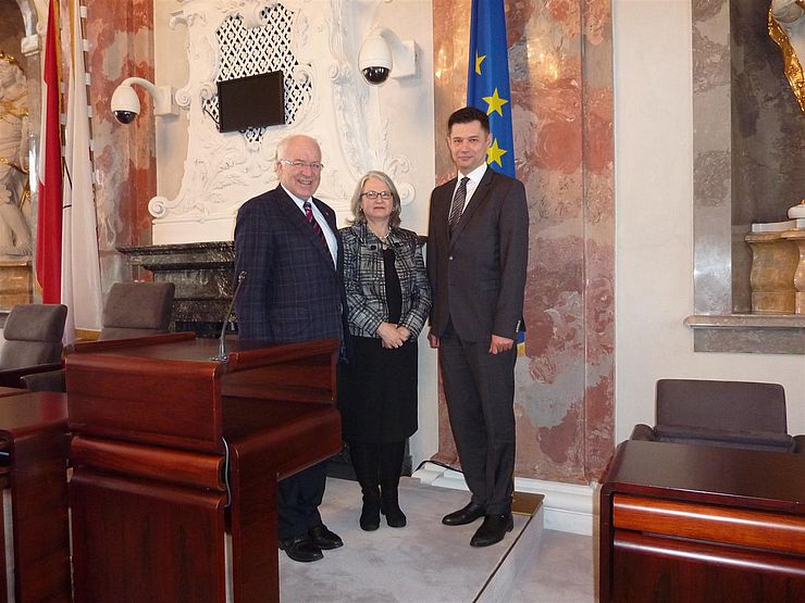 BU: v.l. LTP van Staa, Botschafterin Popeller und der ukrainische Botschafter Scherba