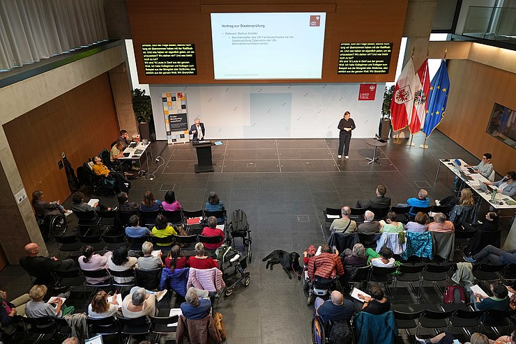 Blick von oben in den Saal