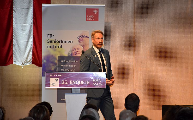 © Land Tirol/Gerzabek Christoph Angster: "80 Prozent der älteren Menschen engagieren sich ehrenamtlich, um anderen zu helfen."