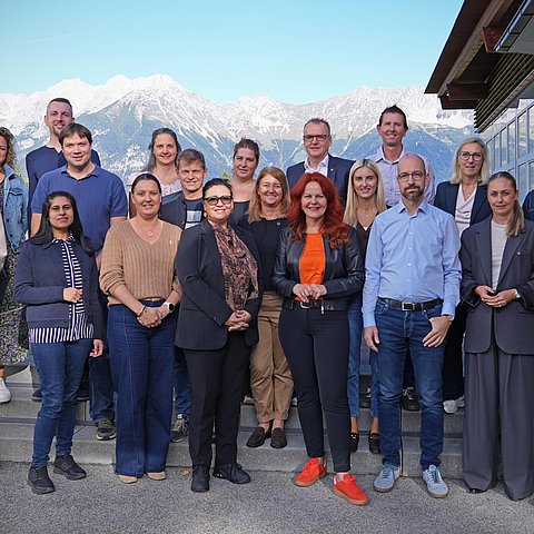 � Land Tirol Pflege und Organisation Hand in Hand